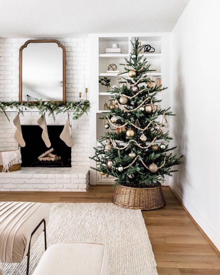 Minimalist Christmas Tree Decorating Ideas